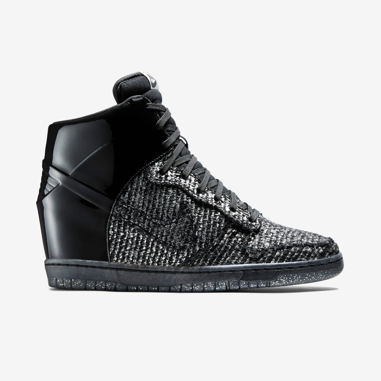 black and white nike dunk sky hi