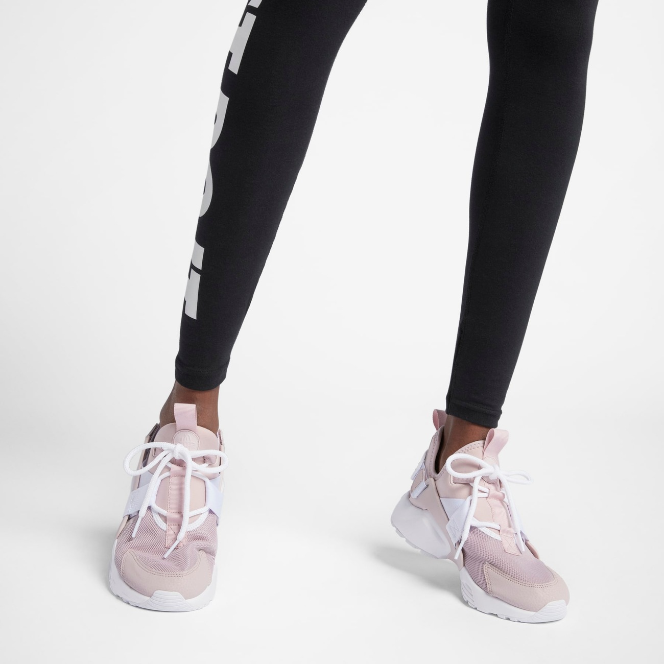 Tênis Nike Air Huarache City Low Feminino - Nike