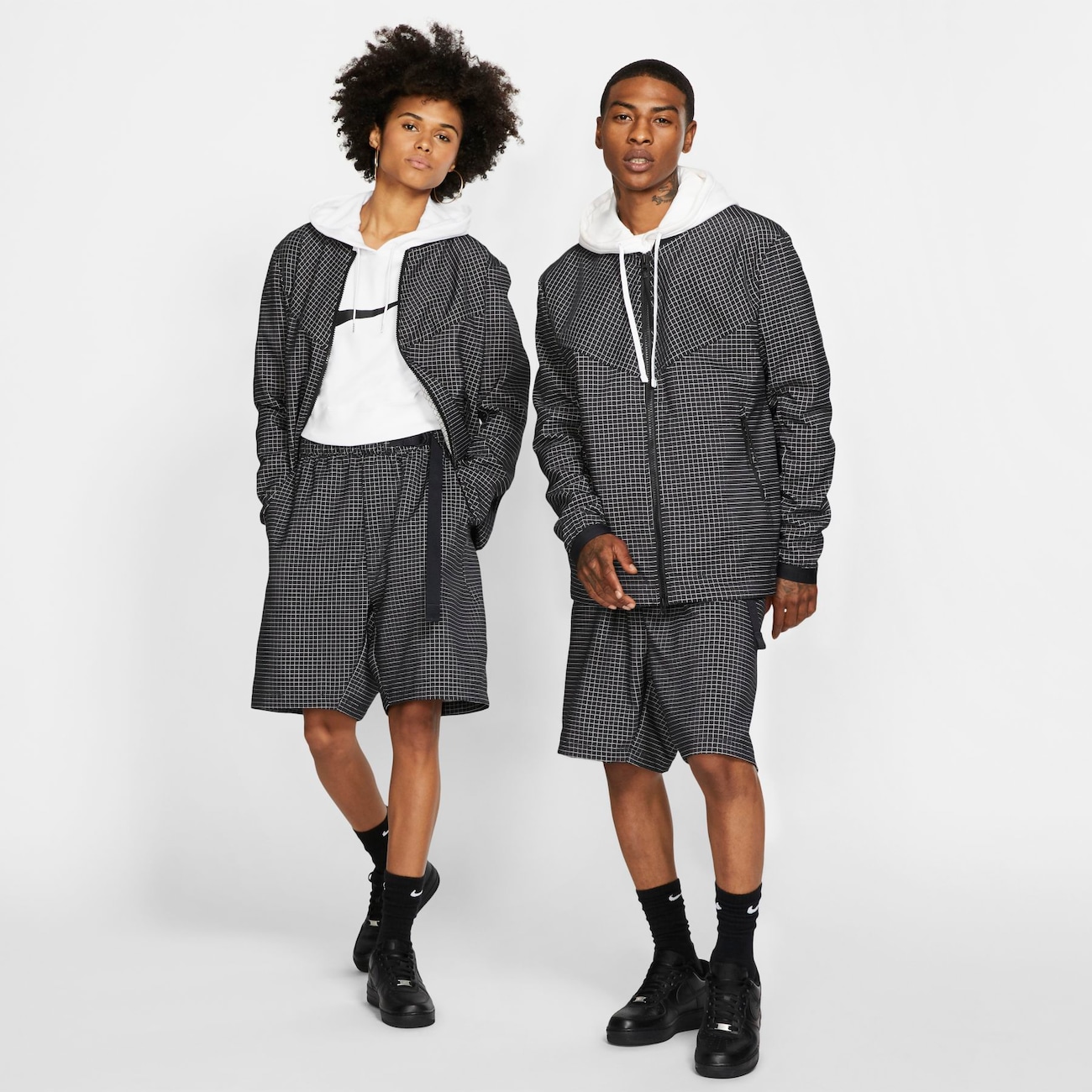 Shorts Nike Sportswear Tech Pack Woven Unissex - Escorrega o Preço