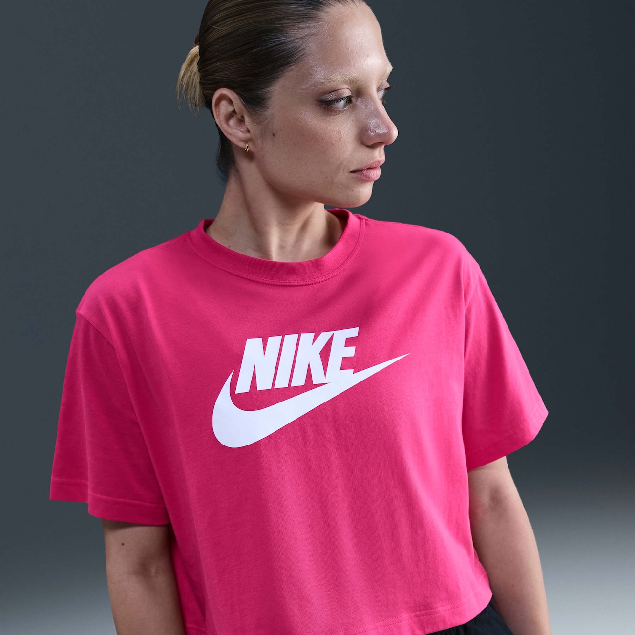 Camiseta Nike Sportswear Essential Feminina