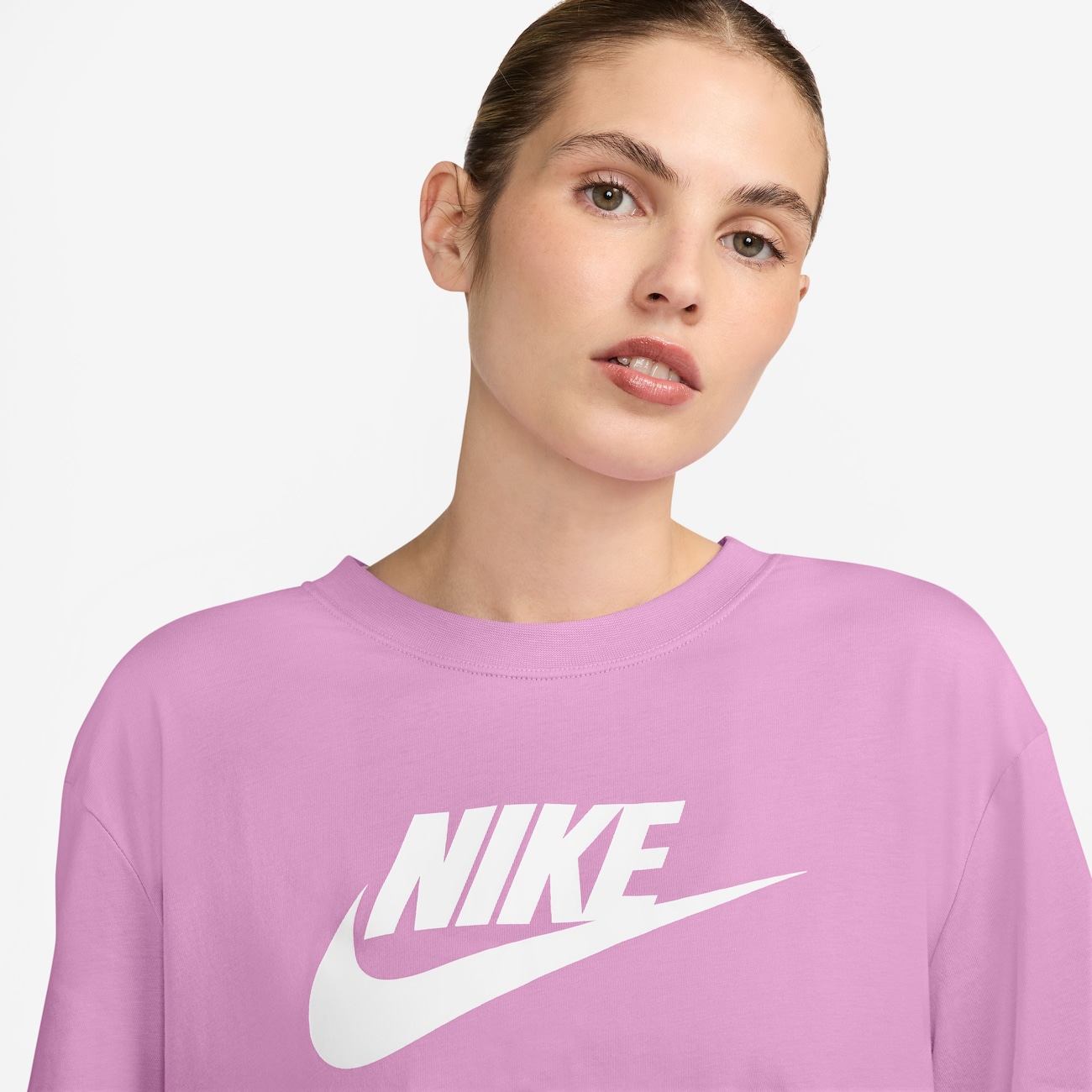 Camiseta Nike Sportswear Essential Feminina