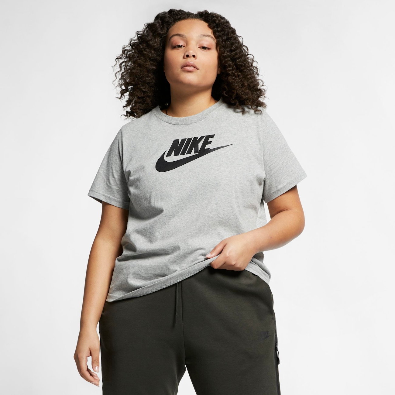 Plus Size - Camiseta Nike Sportswear Essential Futura Feminina - Nike