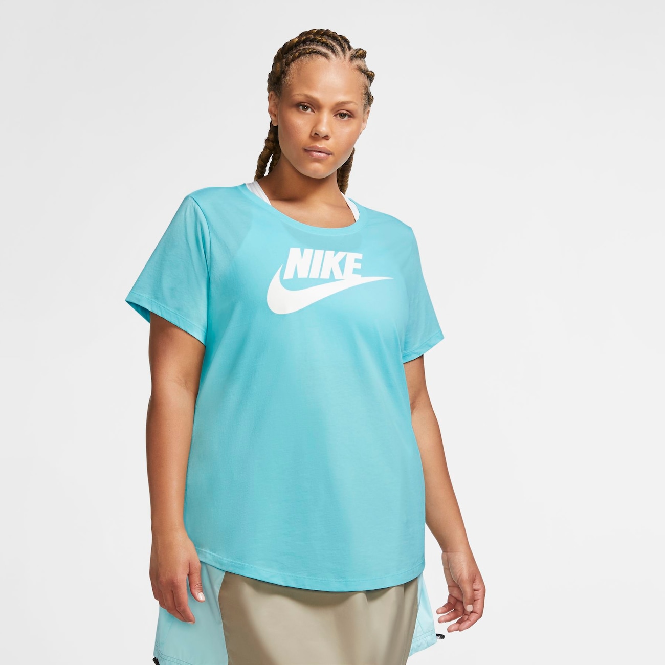 Plus Size - Camiseta Nike Sportswear Essential Futura Feminina