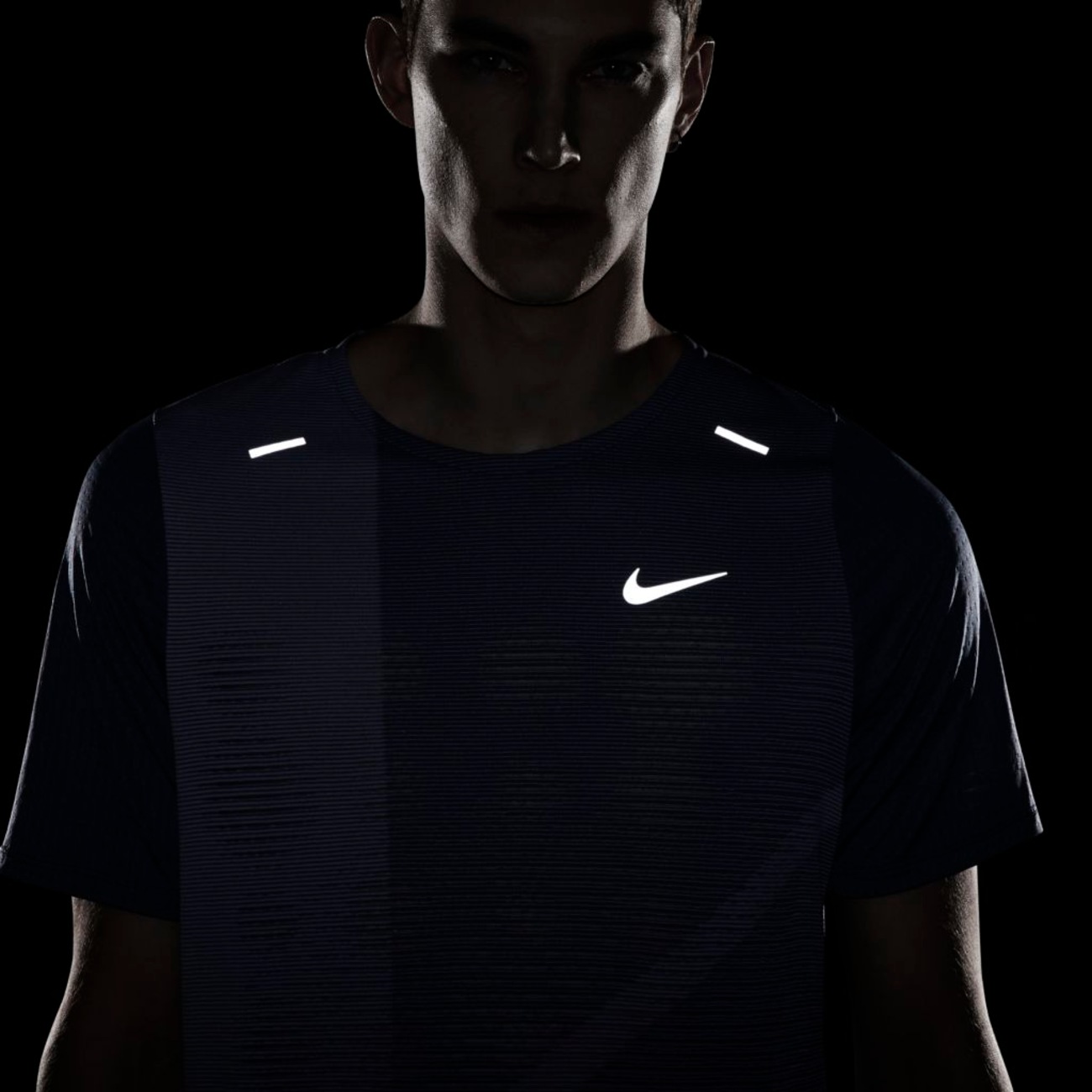Oferta de Camiseta Nike Rise 365 Future Fast Masculina - Nike - Just Do It