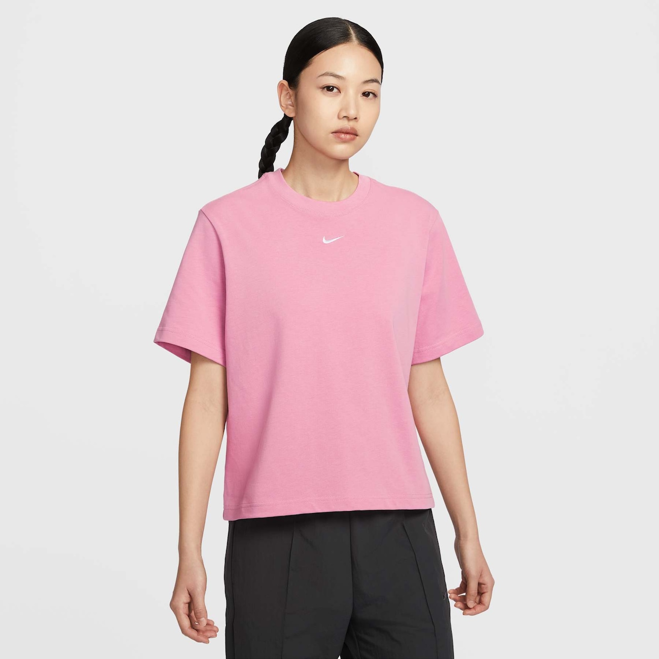 Camiseta Nike Sportswear Essentials Feminina