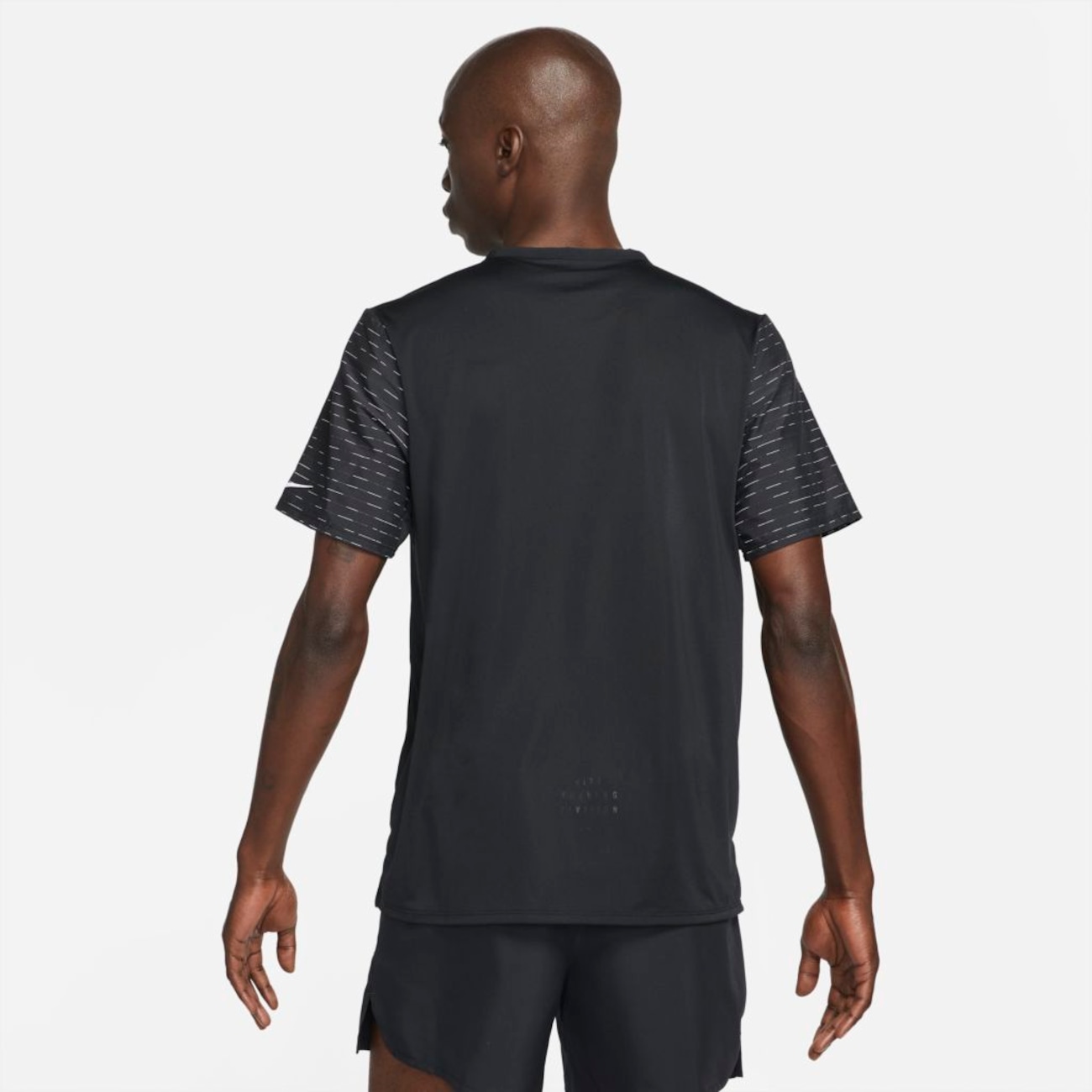 Camiseta Nike Dri-FIT Rise 365 Run Division Masculina - Foto 2