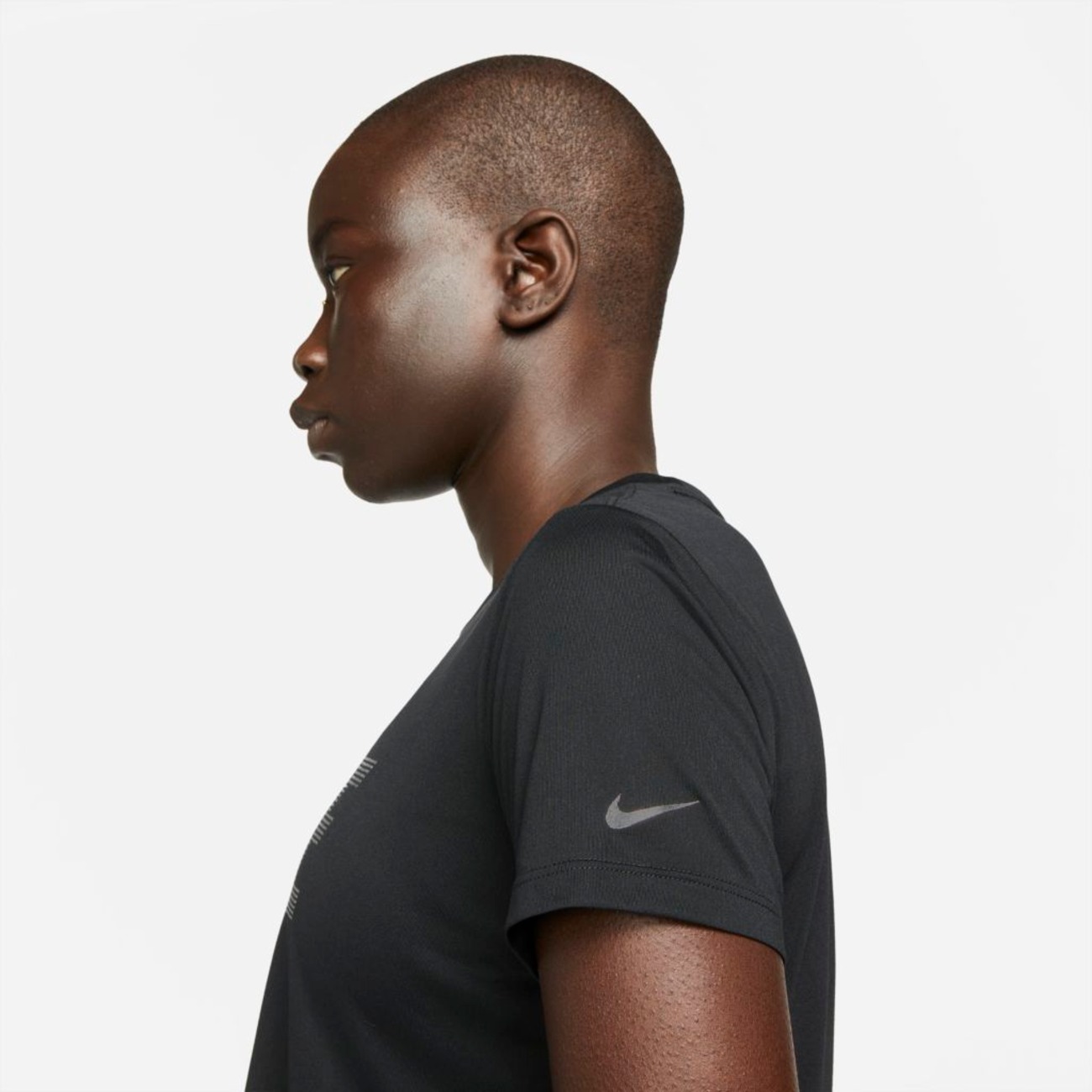 Camiseta Nike Dri-FIT One Feminina - Foto 4