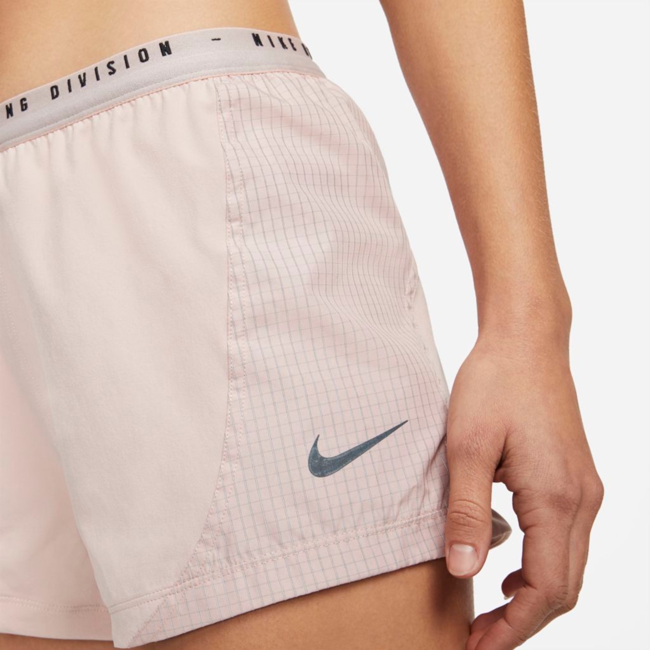 Shorts Nike Dri-FIT Run Division Tempo Luxe Feminino - Foto 4