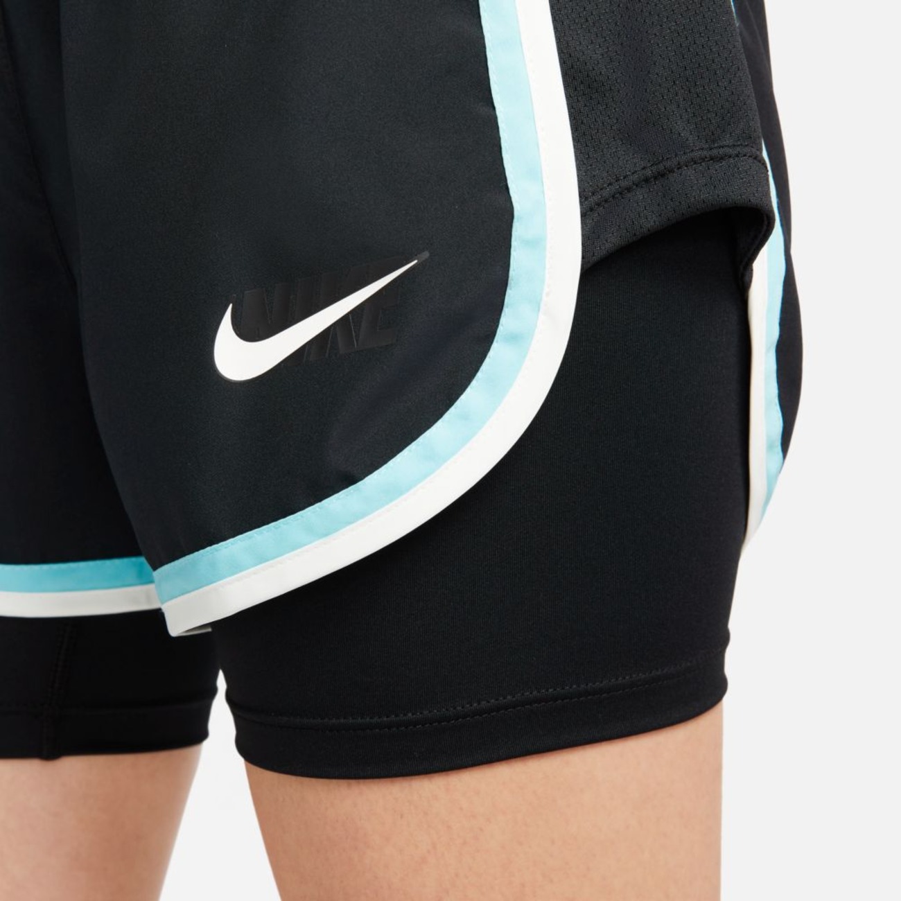 Shorts Nike Dri-FIT Icon Clash Tempo Feminino - Foto 4