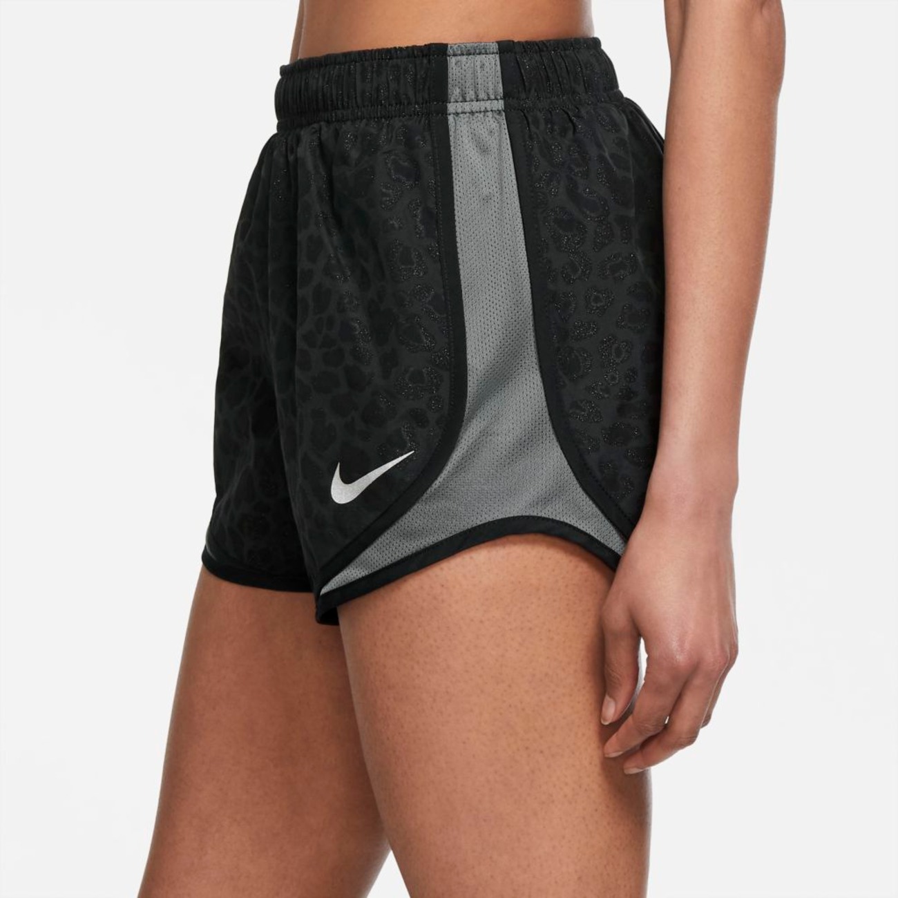 Shorts Nike Dri-FIT Tempo Feminino - Foto 3