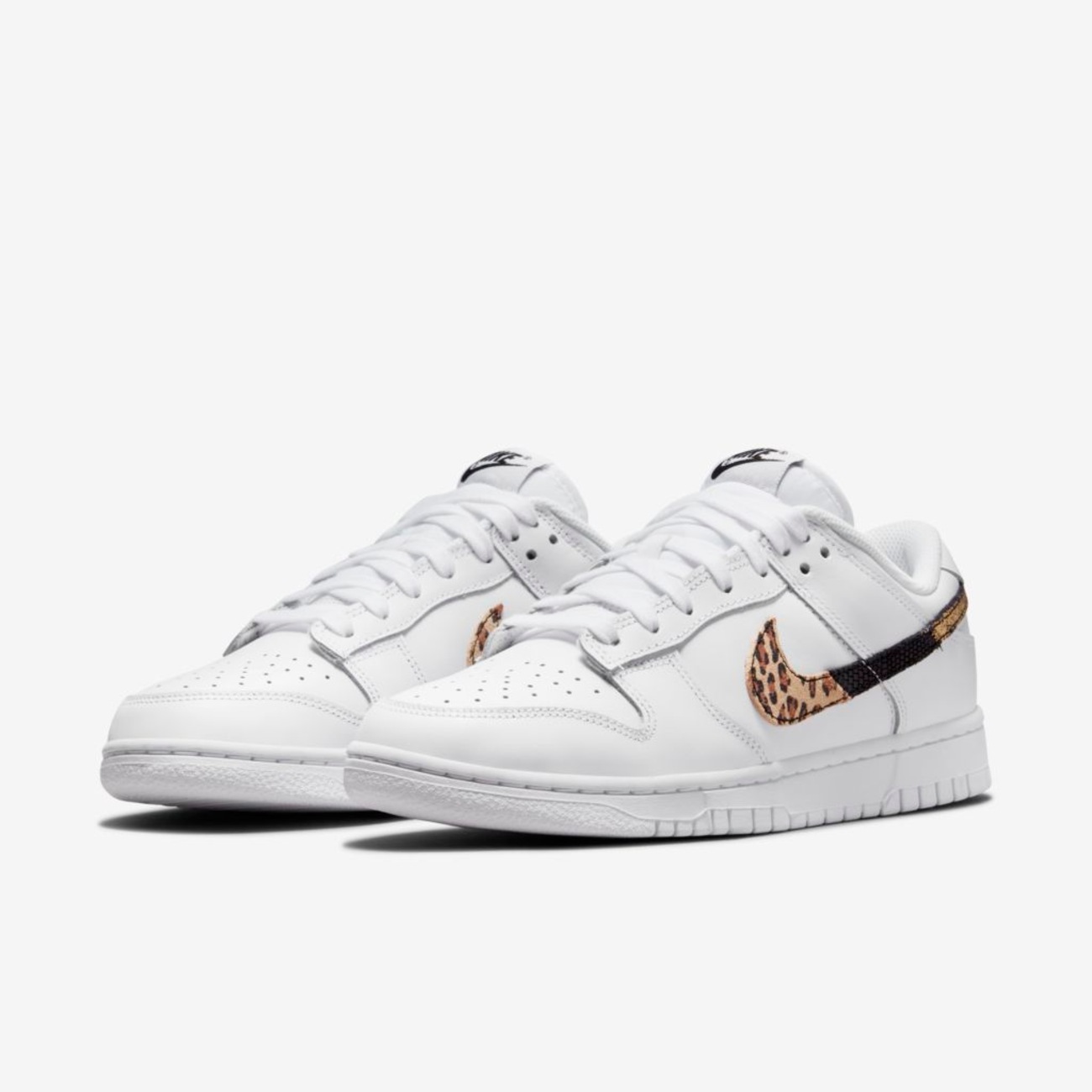 Oferta de Tênis Nike Dunk Low SE Feminino Nike Just Do It