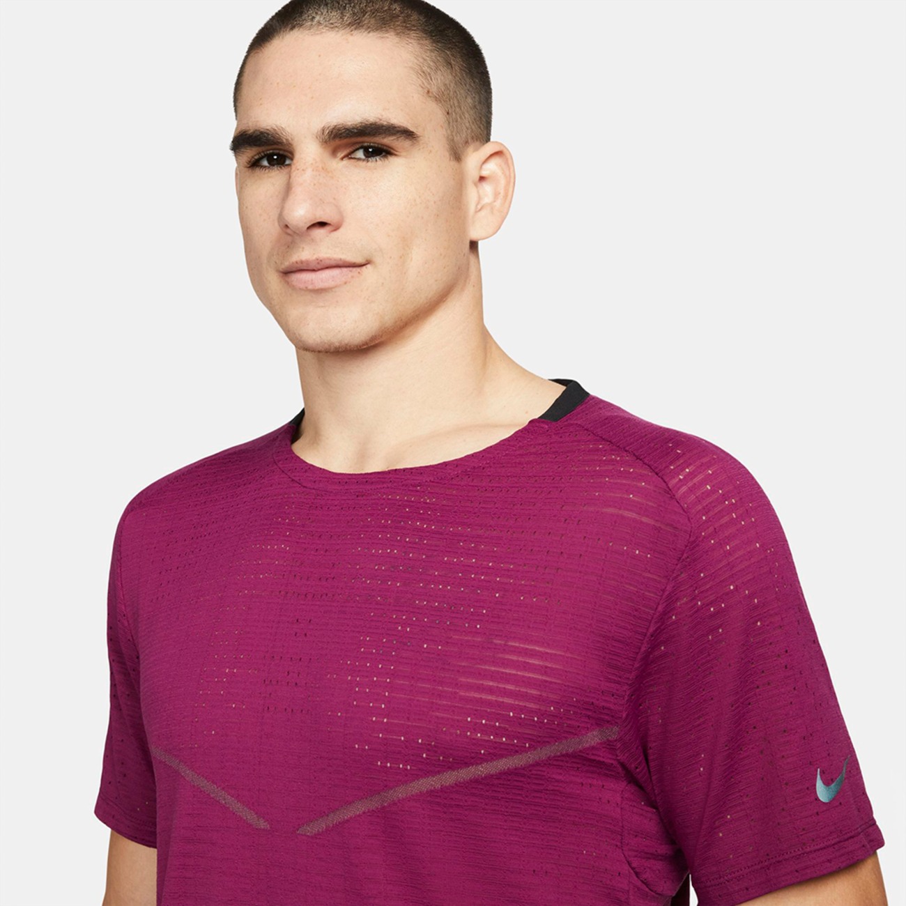Camiseta Nike Dri-FIT ADV Run Division Masculina - Foto 4