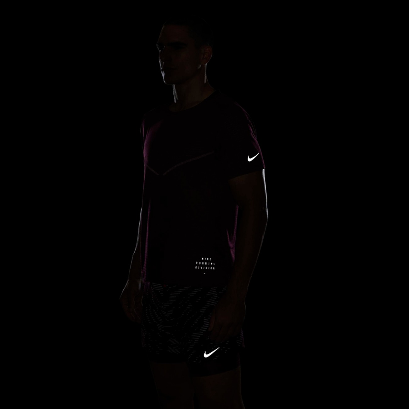 Camiseta Nike Dri-FIT ADV Run Division Masculina - Foto 7
