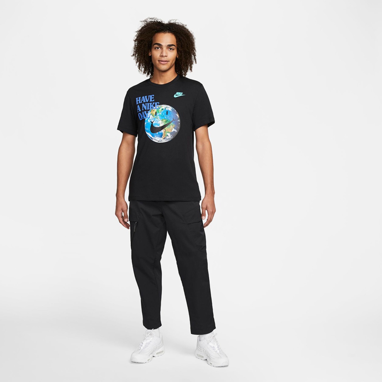 Camiseta Nike Sportswear Masculina - Foto 4