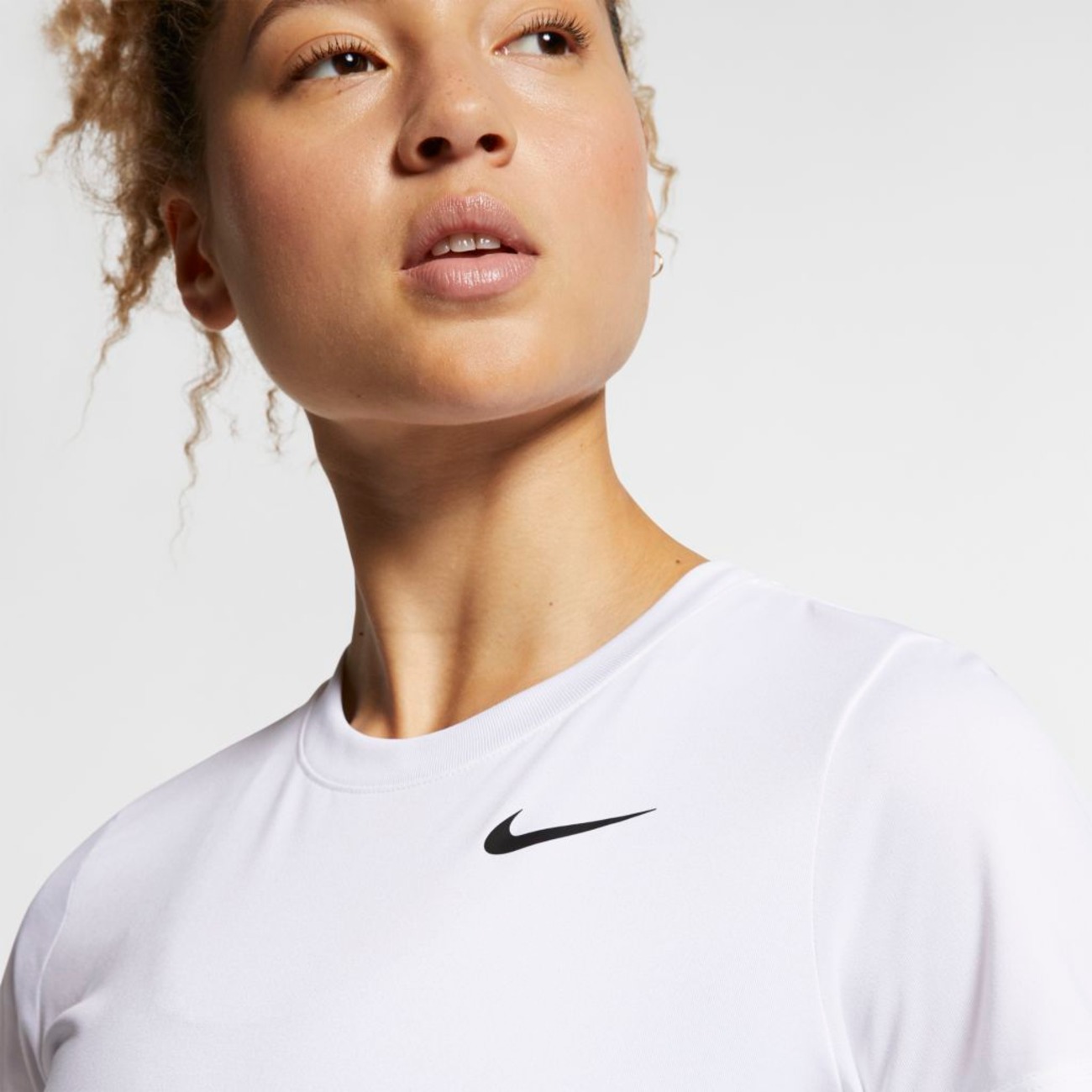 Camiseta Nike Dri-FIT Legend Feminina - Foto 3