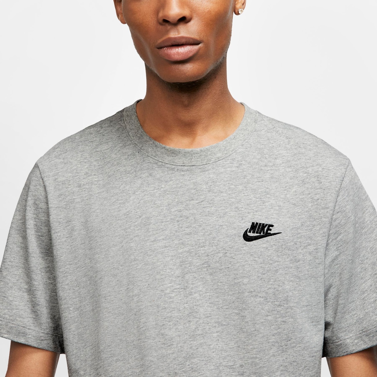 Camiseta Nike Sportswear Club Masculina - Foto 3