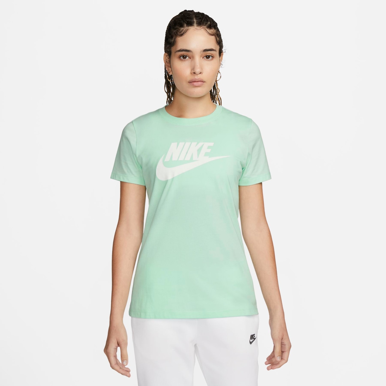 Camiseta Nike Sportswear Essential Icon Futura Feminina - Faz a Boa!