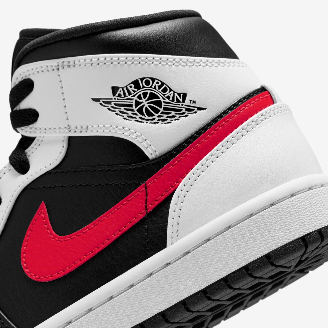 シューズ(女性用) NIKE AIR JORDAN 1 MID BLACK/CHILE Air Jordan 1 Mid Black/White/Chile Red - Nike