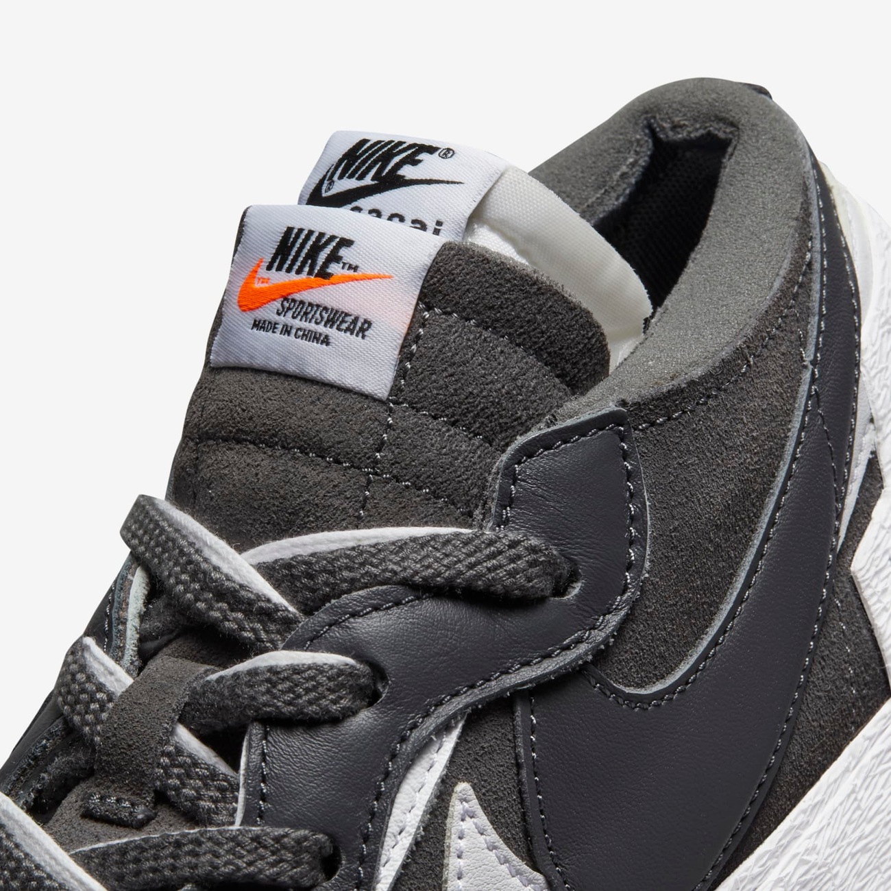 Tênis Blazer Low x sacai Iron Grey - Sneakers Nike
