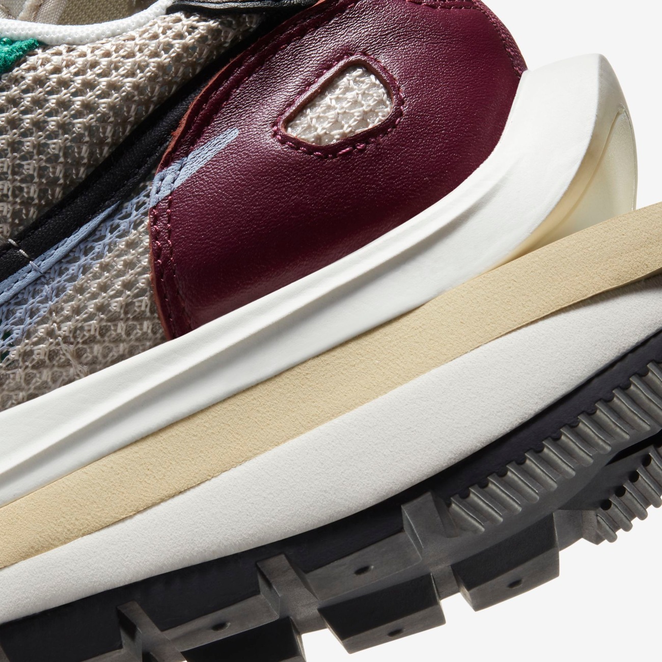 Nike x sacai VaporWaffle String & Black-Villain Red - Nike Nike x sacai VaporWaffle String & Black-Villain Red - Nike