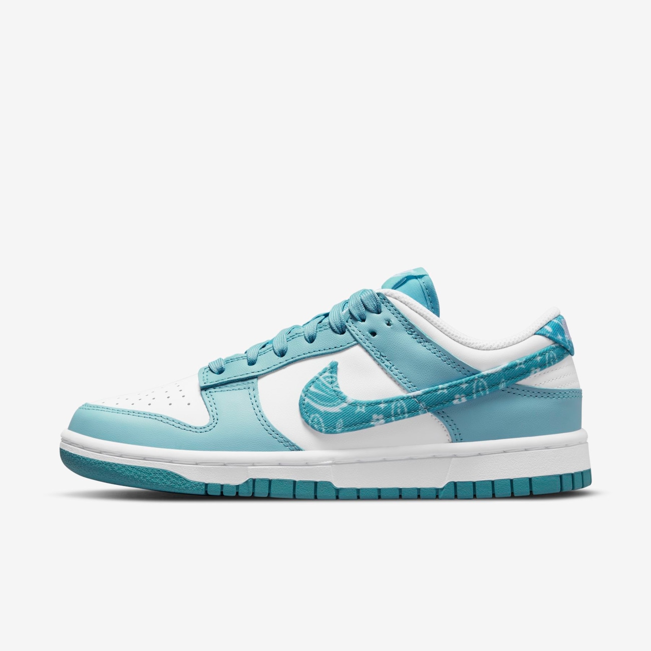 Blue green hot sale nike shoes