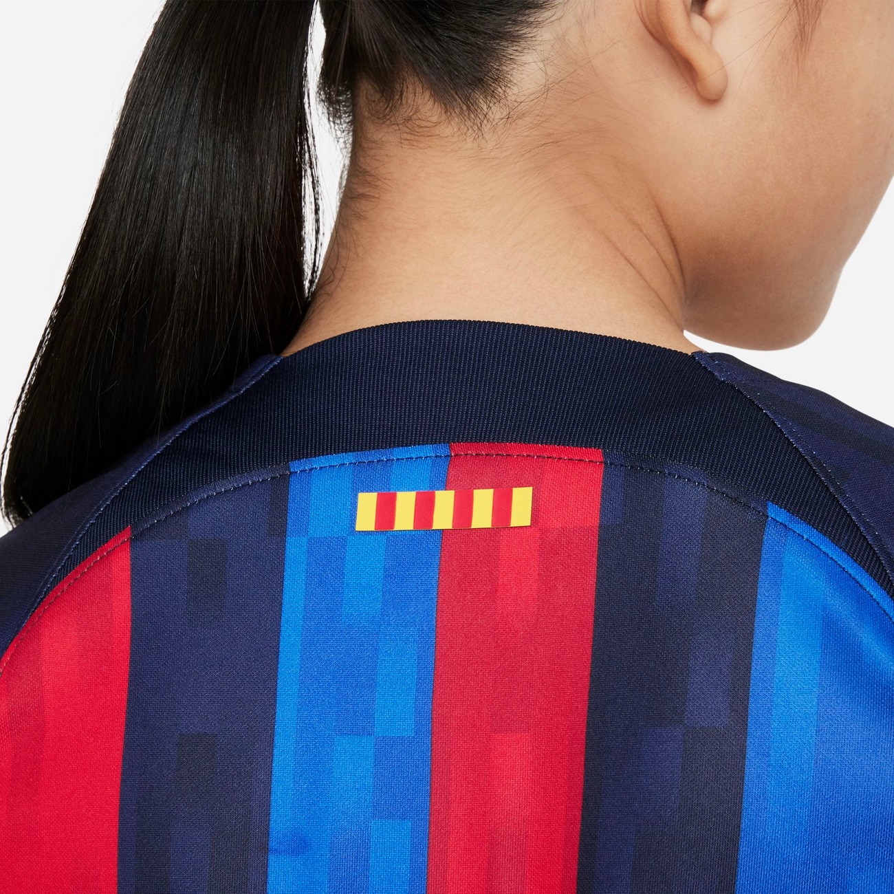 Camisa Nike Barcelona I 2022/2023 Torcedor Infantil - Foto 5