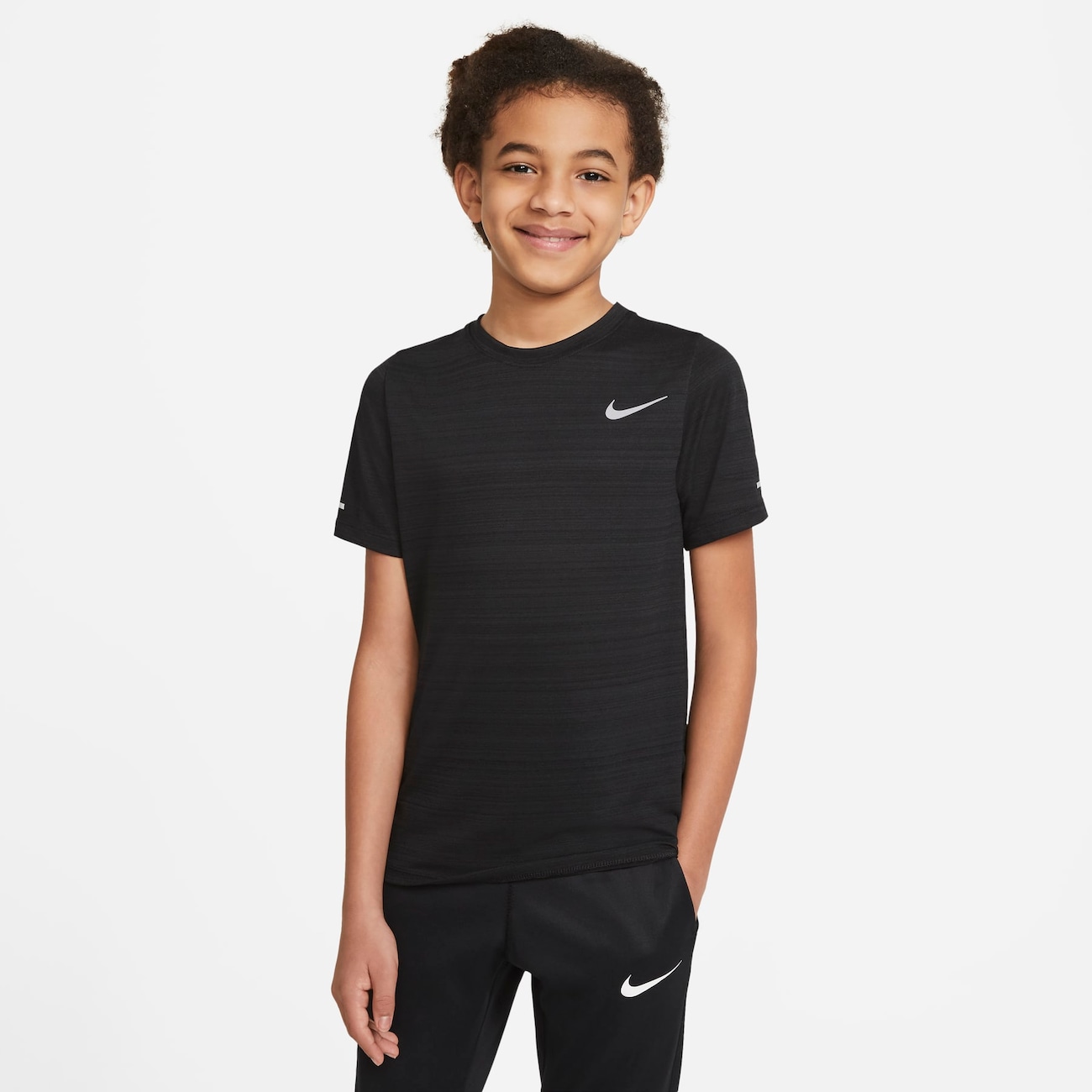 Nike Dri-FIT Miler-træningsoverdel til større børn (drenge) - sort