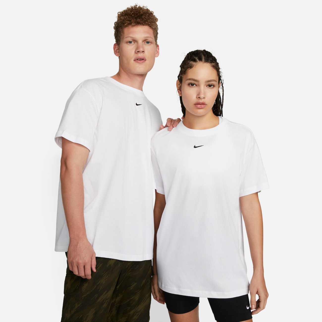 Camiseta Nike Sportswear Essentials Preta - Feminina