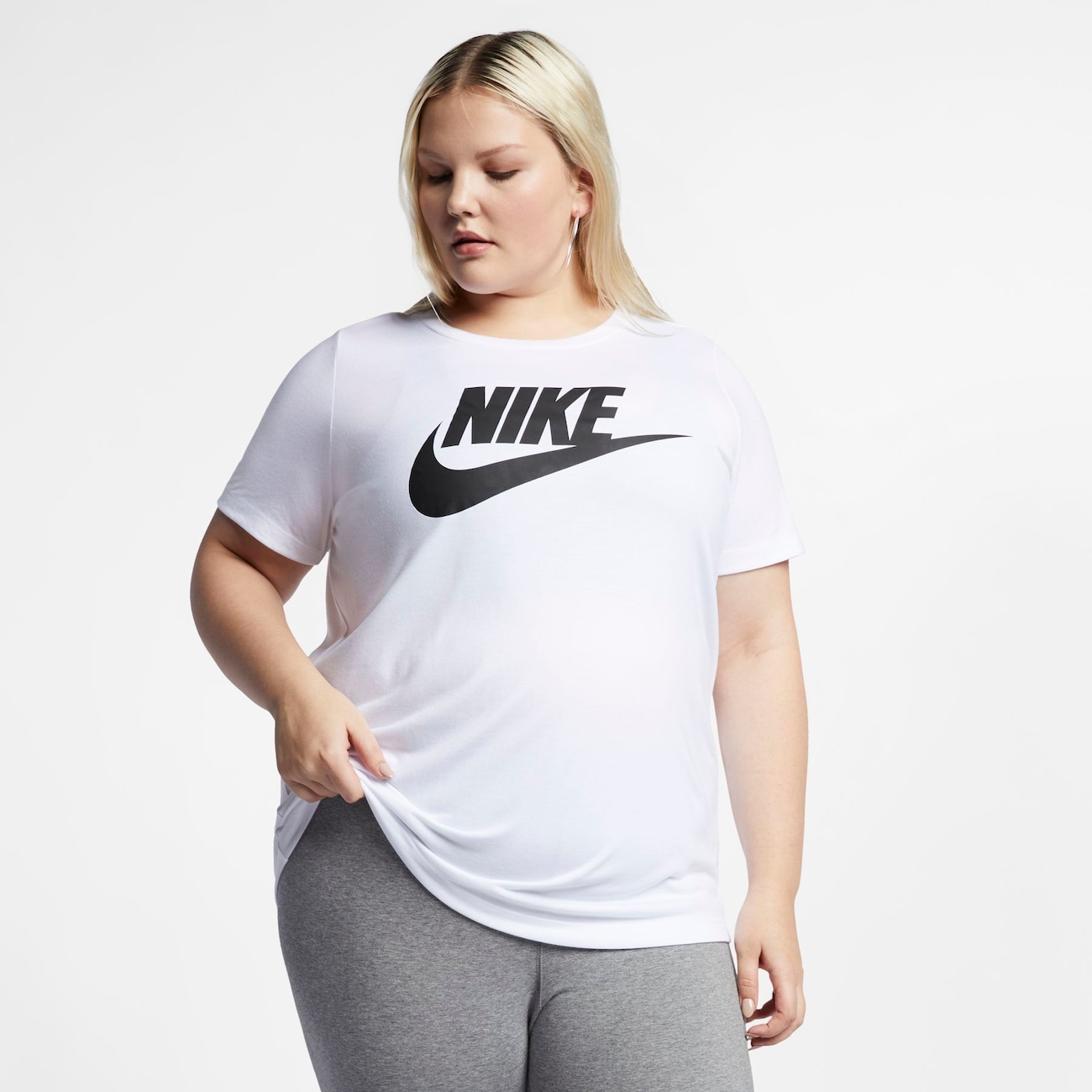 Camiseta Nike Sportswear Fiber Plus Size Feminina - Branco