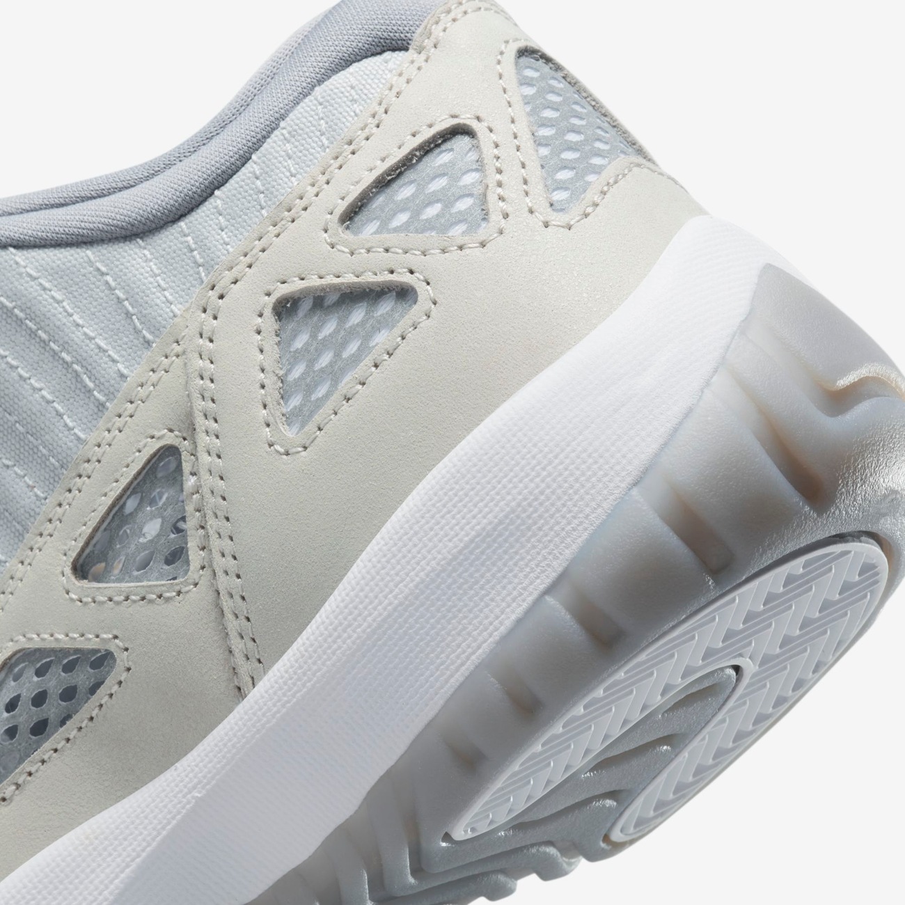Tênis Air Jordan 11 Retro Low - Nike