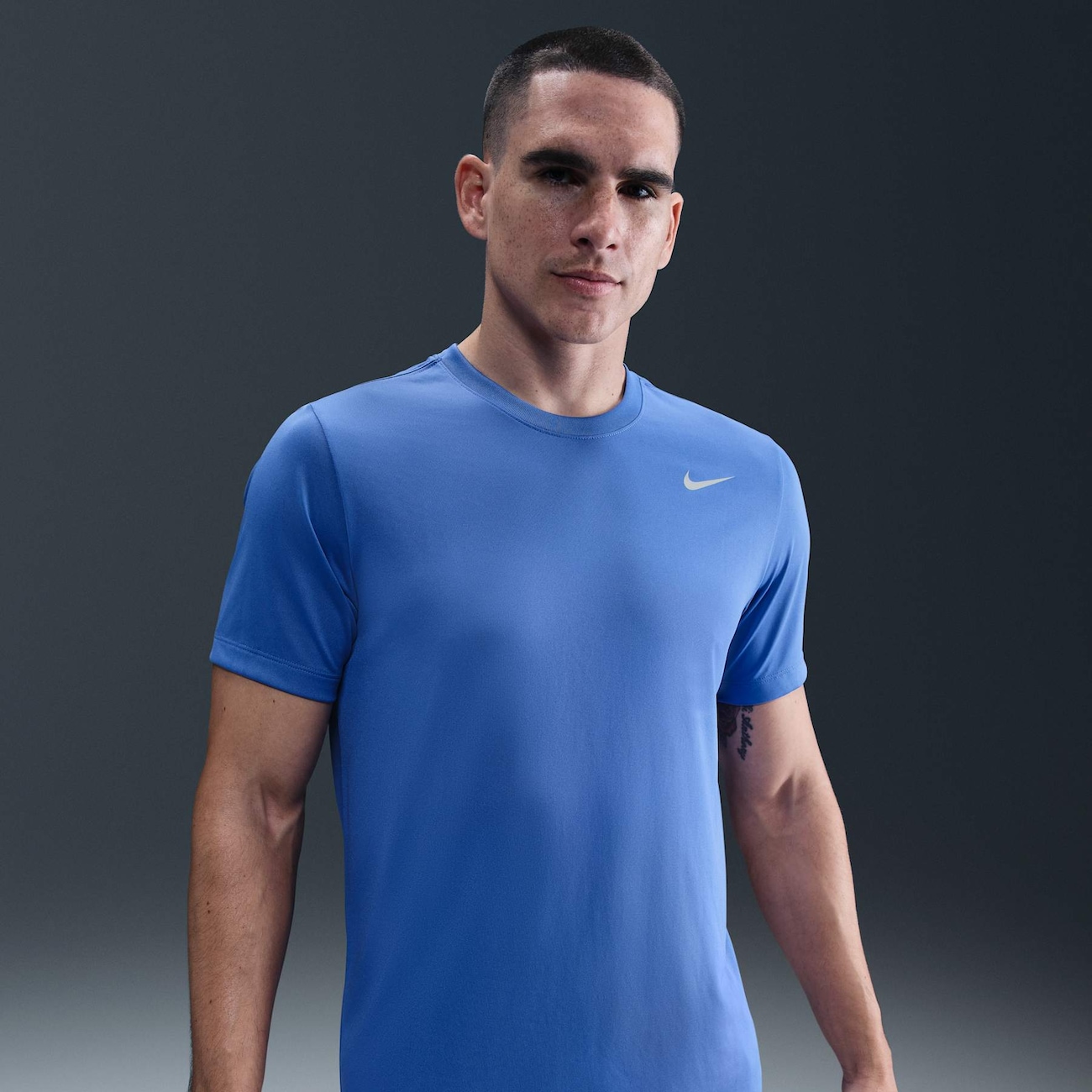 Camiseta Nike Dri-FIT Legend Masculina