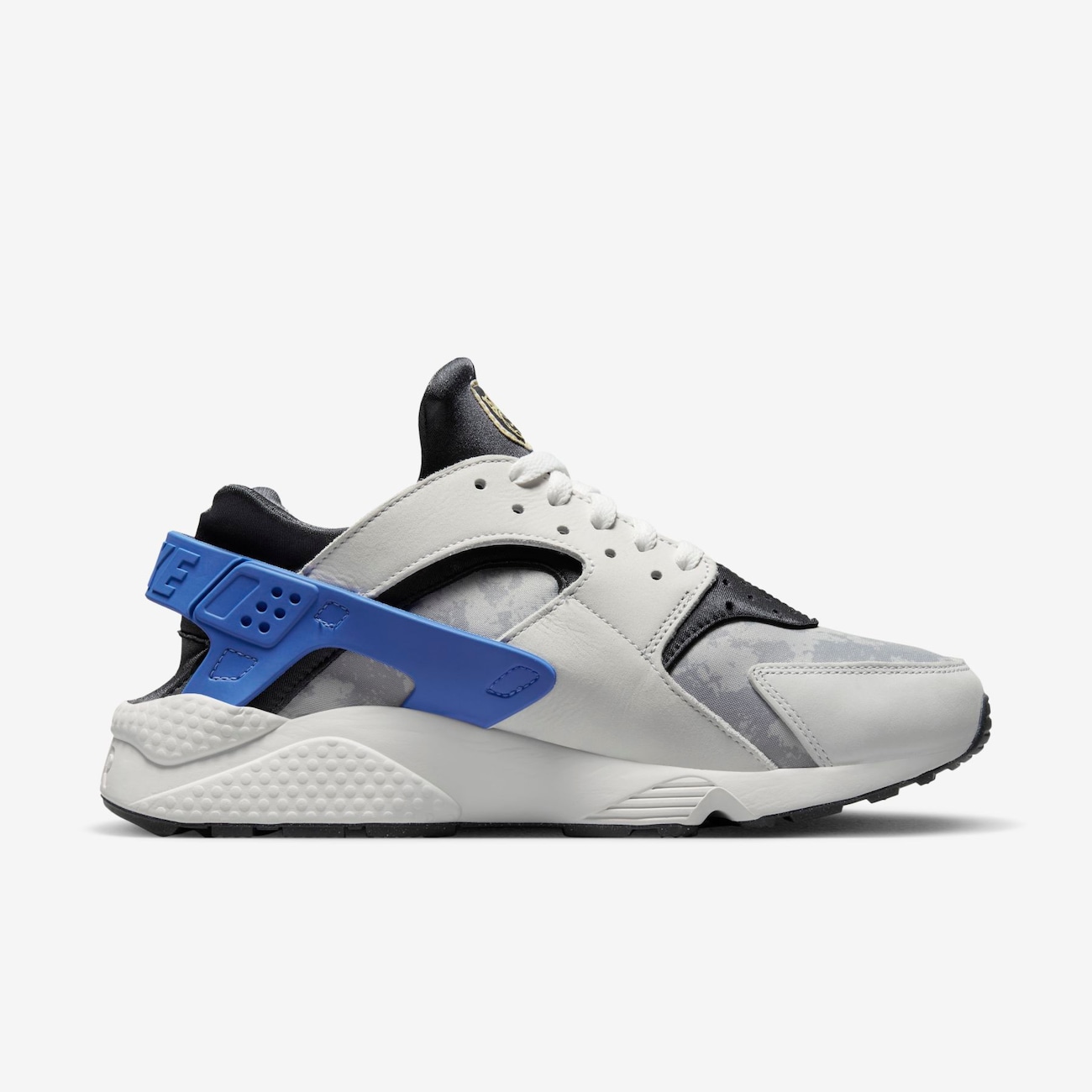 White and blue nike clearance huarache