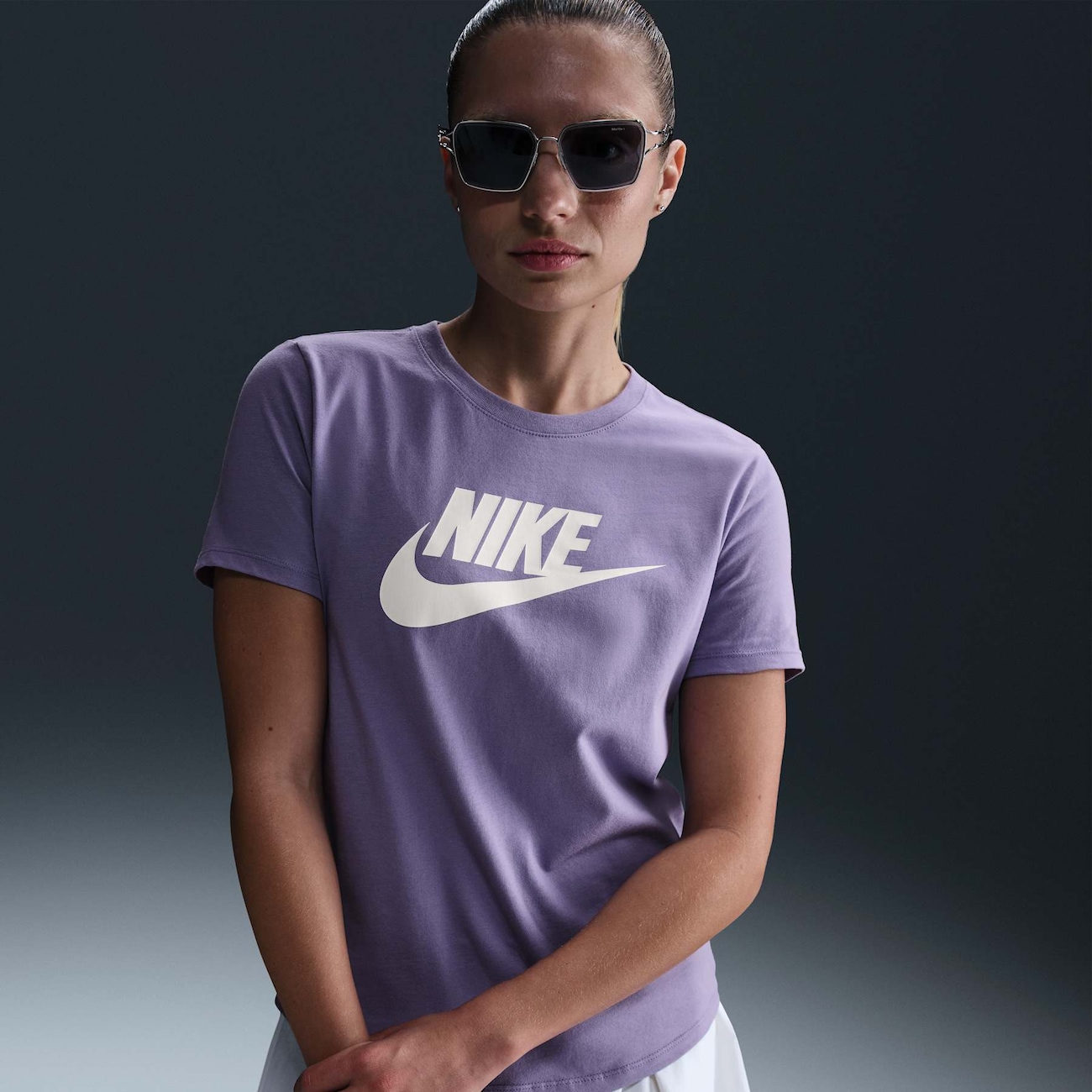 Camiseta Nike Sportswear Essentials Feminina