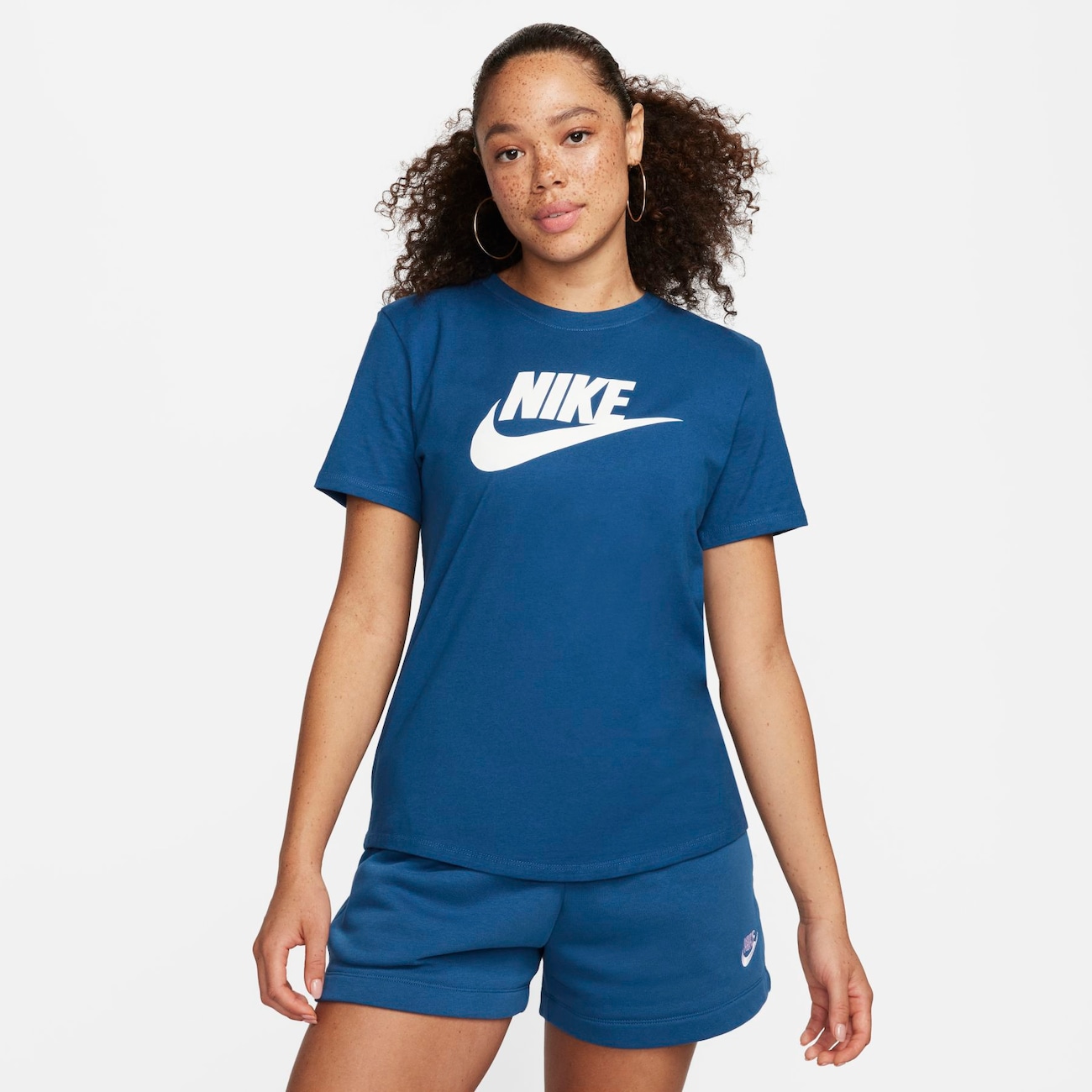 Camiseta Nike Sportswear Essentials Feminina - Nike