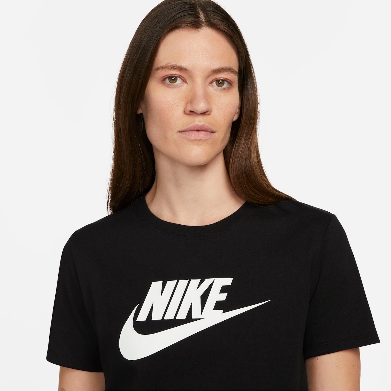 Camiseta Nike Sportswear Essential Feminina 010 - td2154
