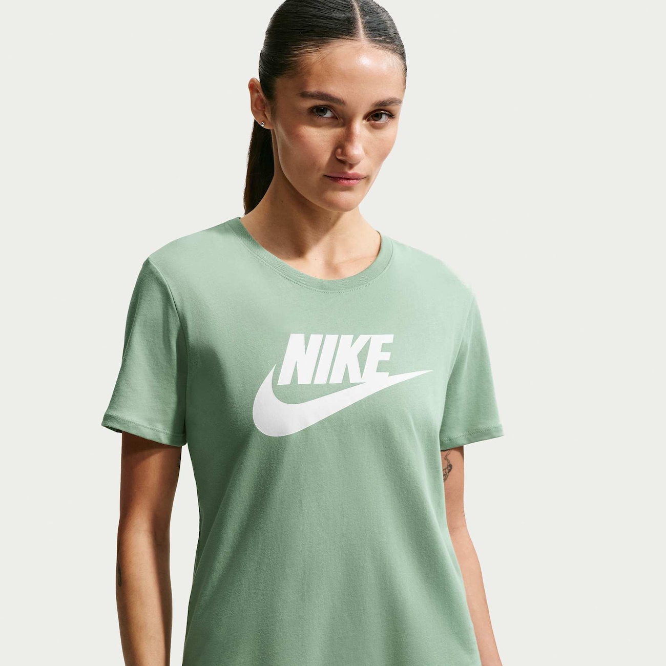 Camiseta Nike Sportswear Essentials Feminina