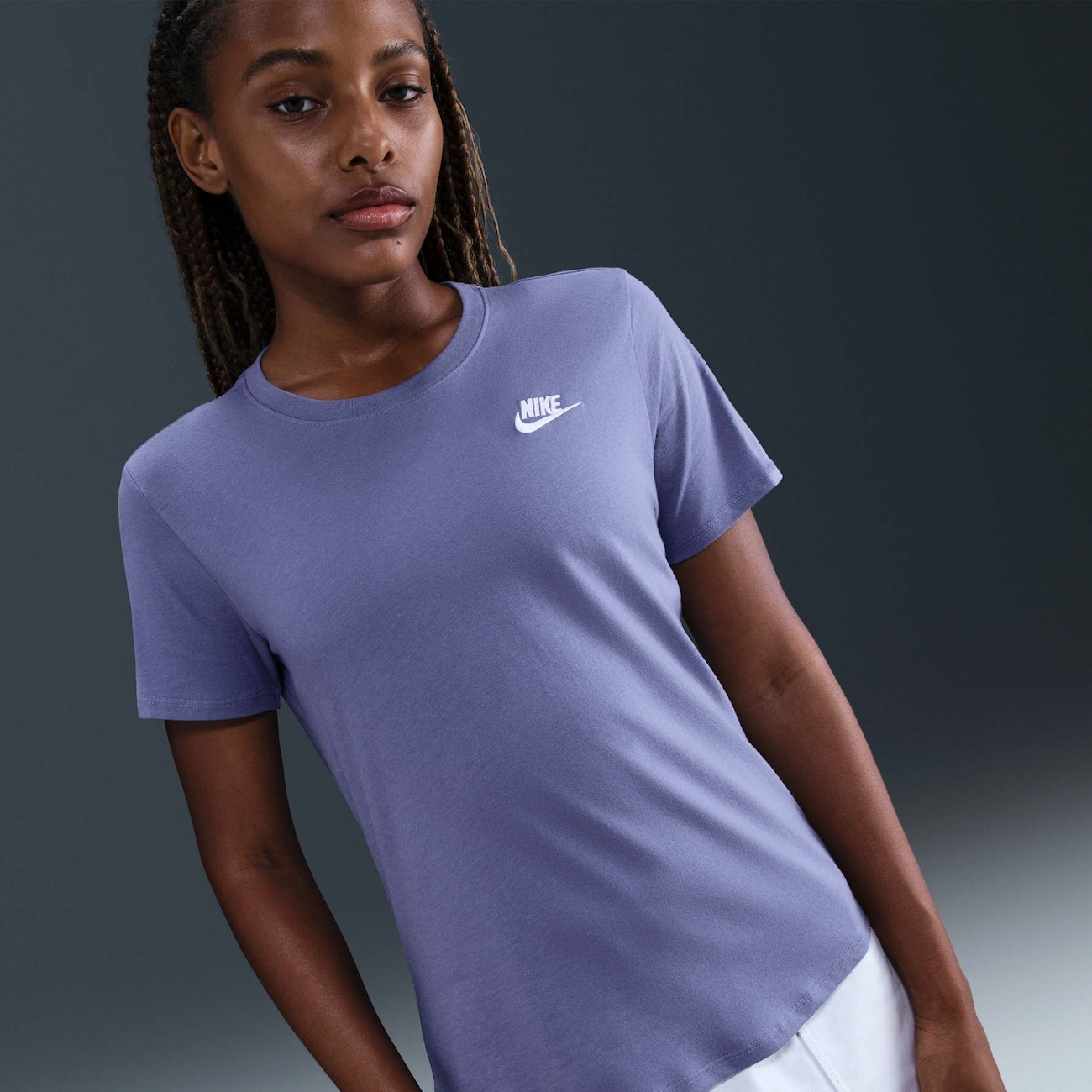 Camiseta Nike Sportswear Club Essentials Feminina