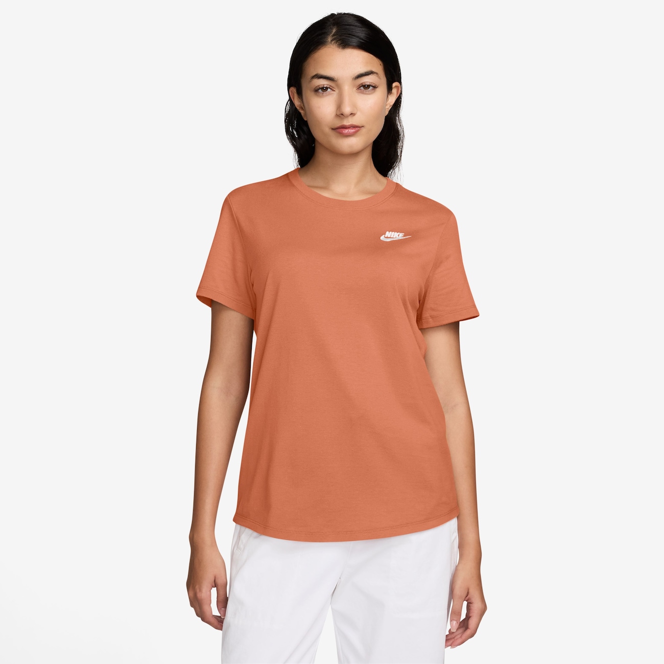 Camiseta Nike Sportswear Club Essentials Feminina
