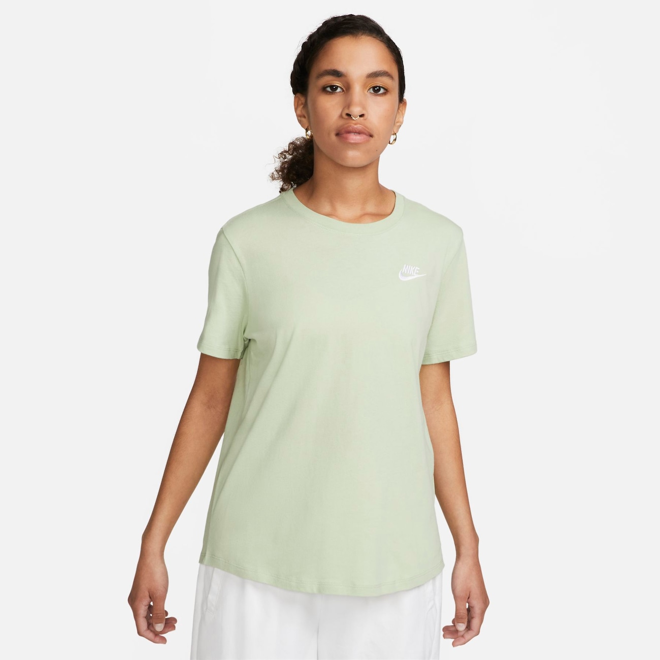 Camiseta Nike Sportswear Club Essentials Feminina