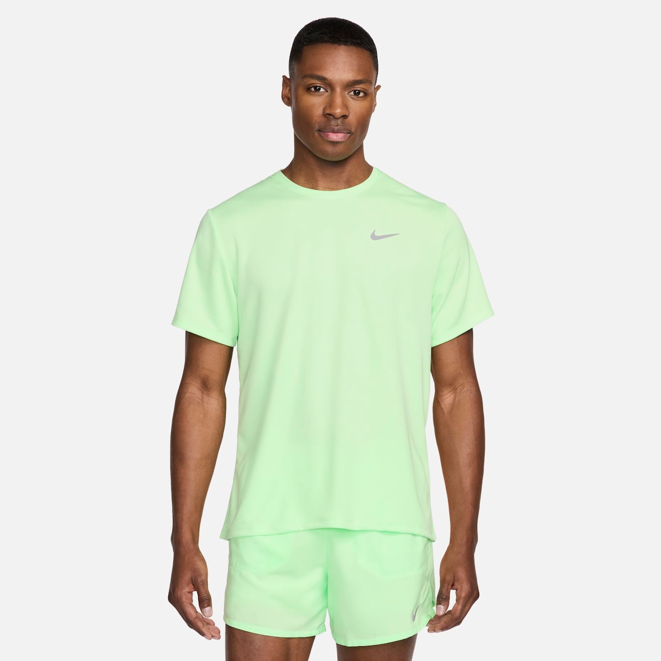 Kortærmet Nike Miler Dri-FIT UV-løbeoverdel til mænd - grøn