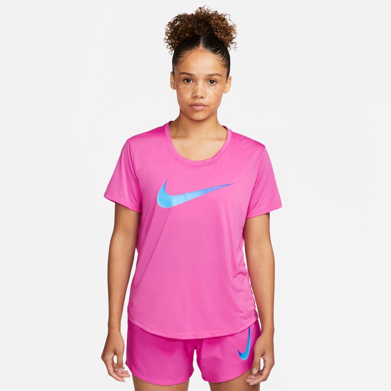 Camiseta Nike One Dri-FIT Swoosh Feminina - Faz a Boa!