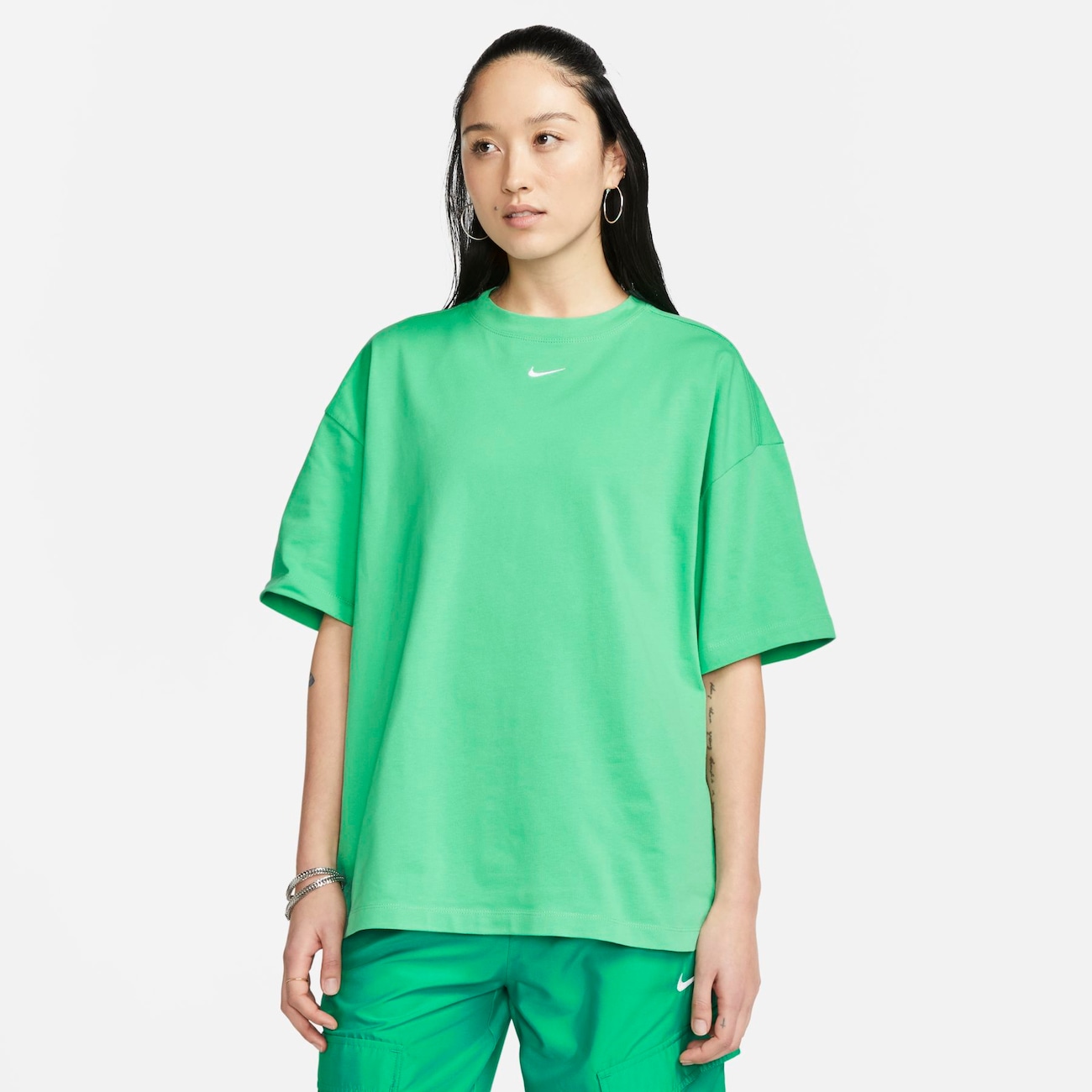 Camiseta Nike Sportswear Essential Feminina