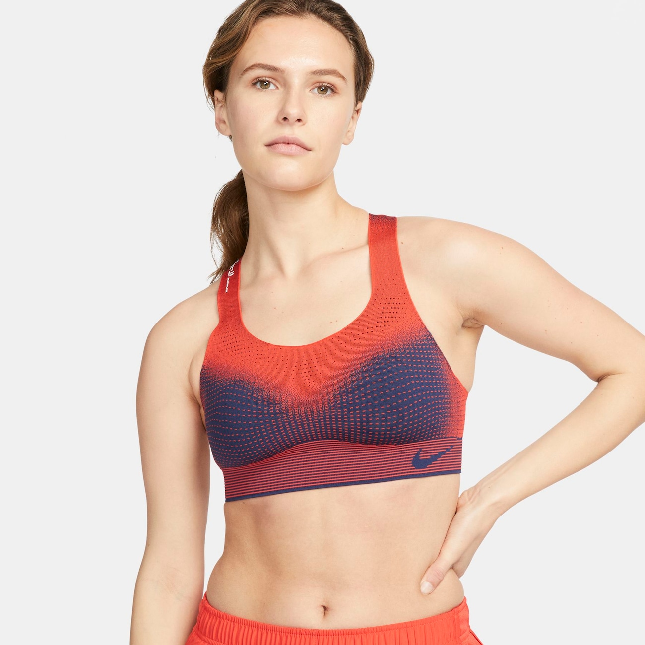 Nike Swoosh Flyknit-sports-bh uden indlæg og med højt støtteniveau til kvinder - rød