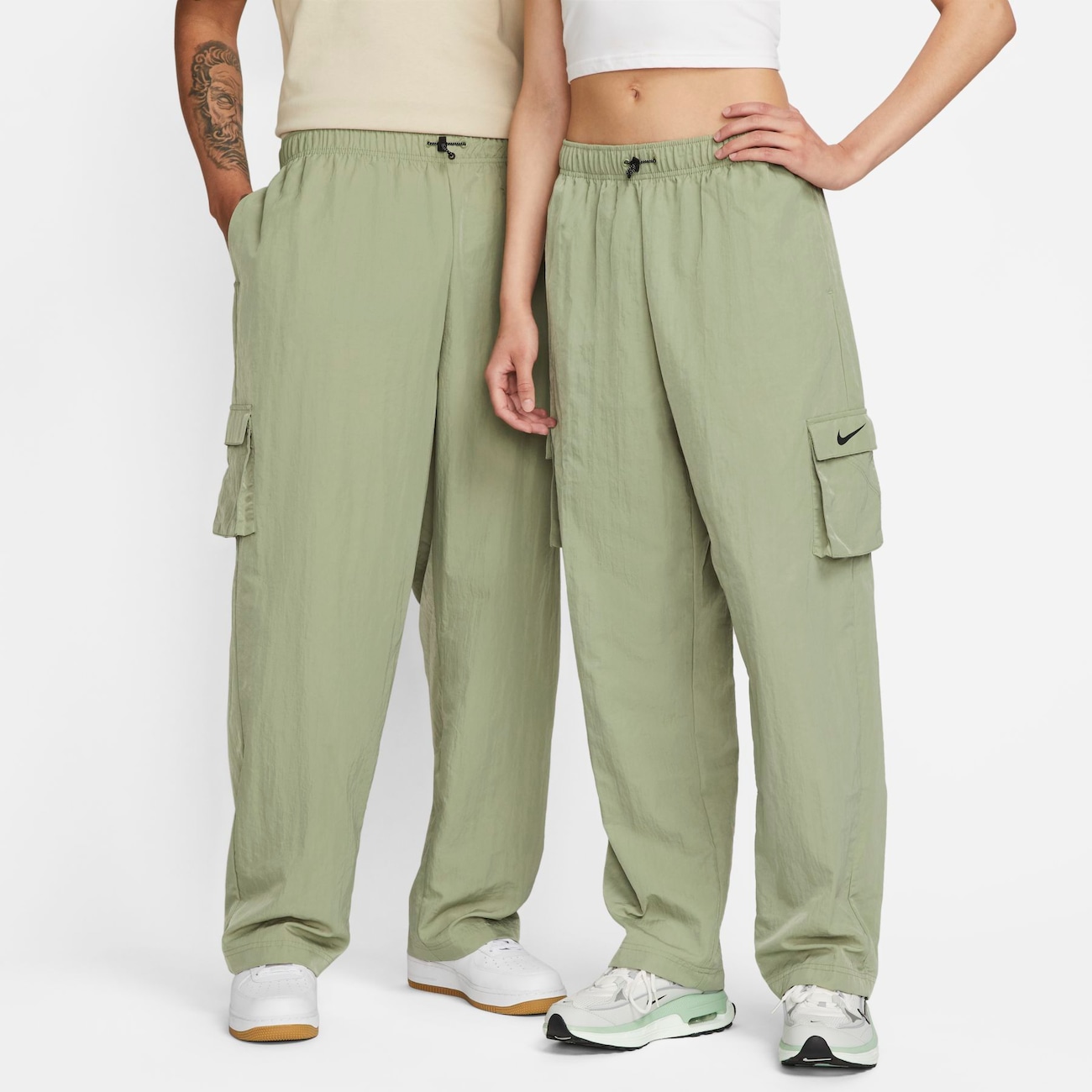 Calça Nike Sportswear Essential Woven Cargo Feminina - Faz a Boa!