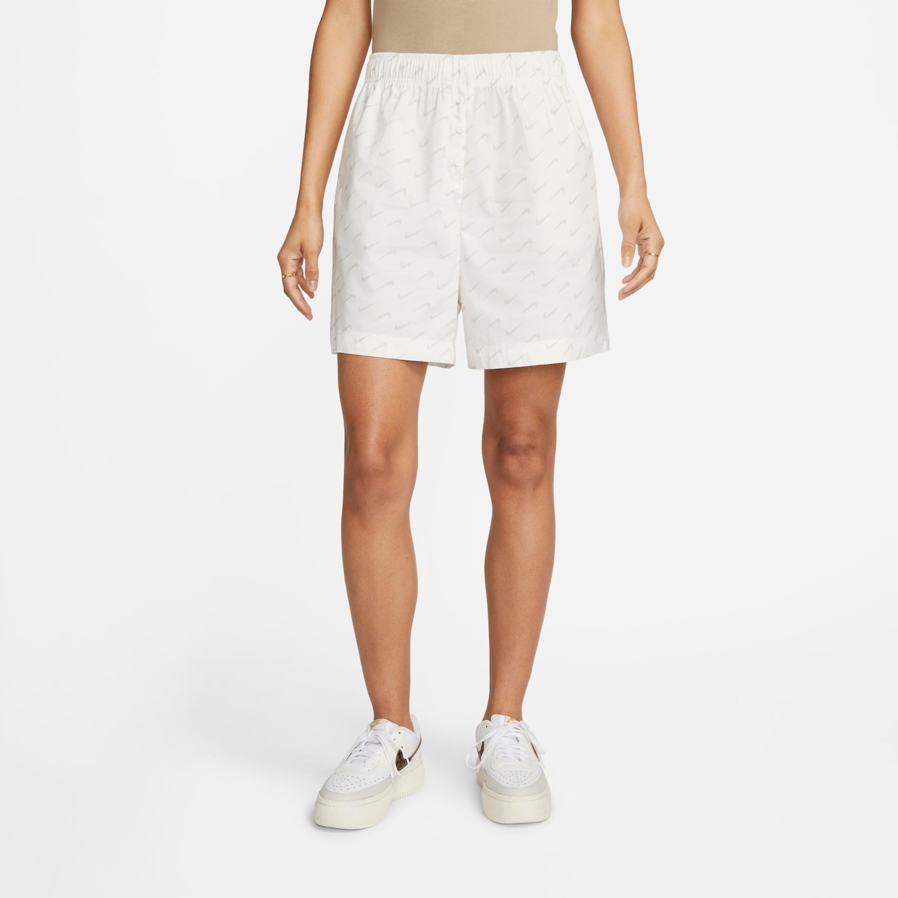 Vævede Nike Sportswear Everyday Modern-shorts med høj talje til kvinder - hvid