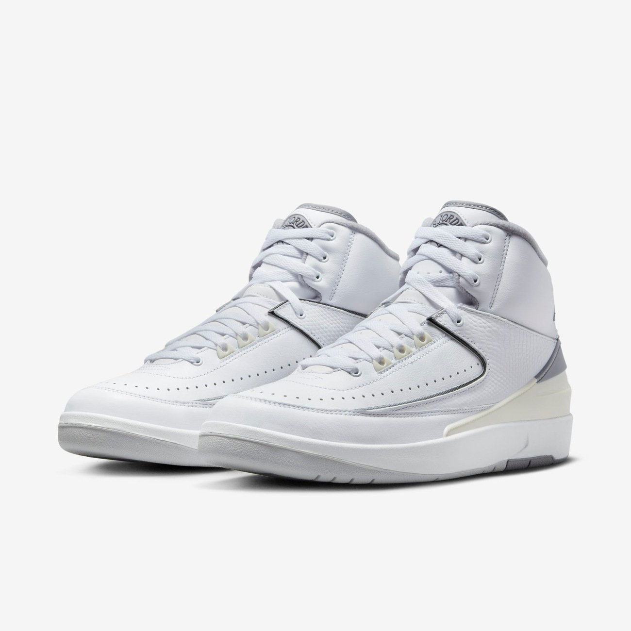 Nike Air Jordan 2 ホワイト/ブルー Air Jordan 2 Low Gym Red and Dark Powder Blue - Droper