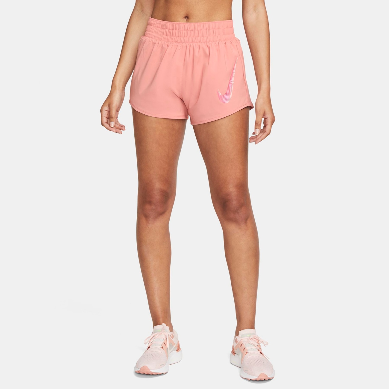 Nike Dri-FIT One Swoosh-løbeshorts med mellemhøj talje og indershorts til kvinder - Pink
