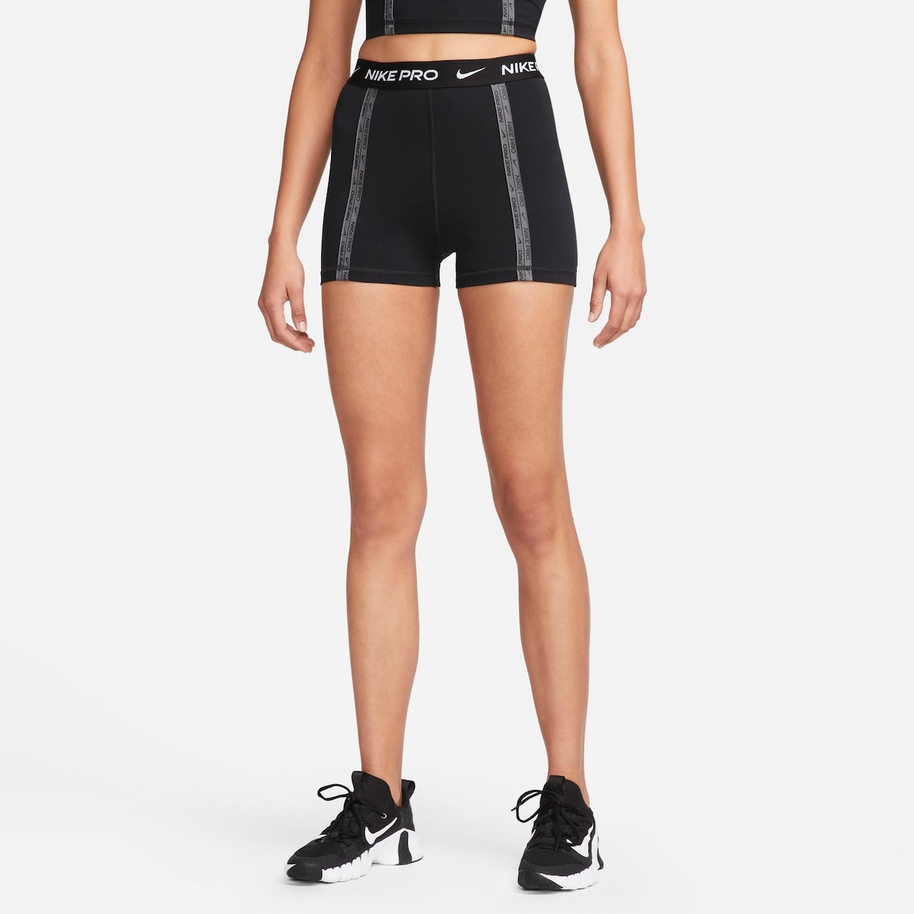 Nike Pro Dri-FIT-shorts med høj talje (8 cm) til kvinder - sort