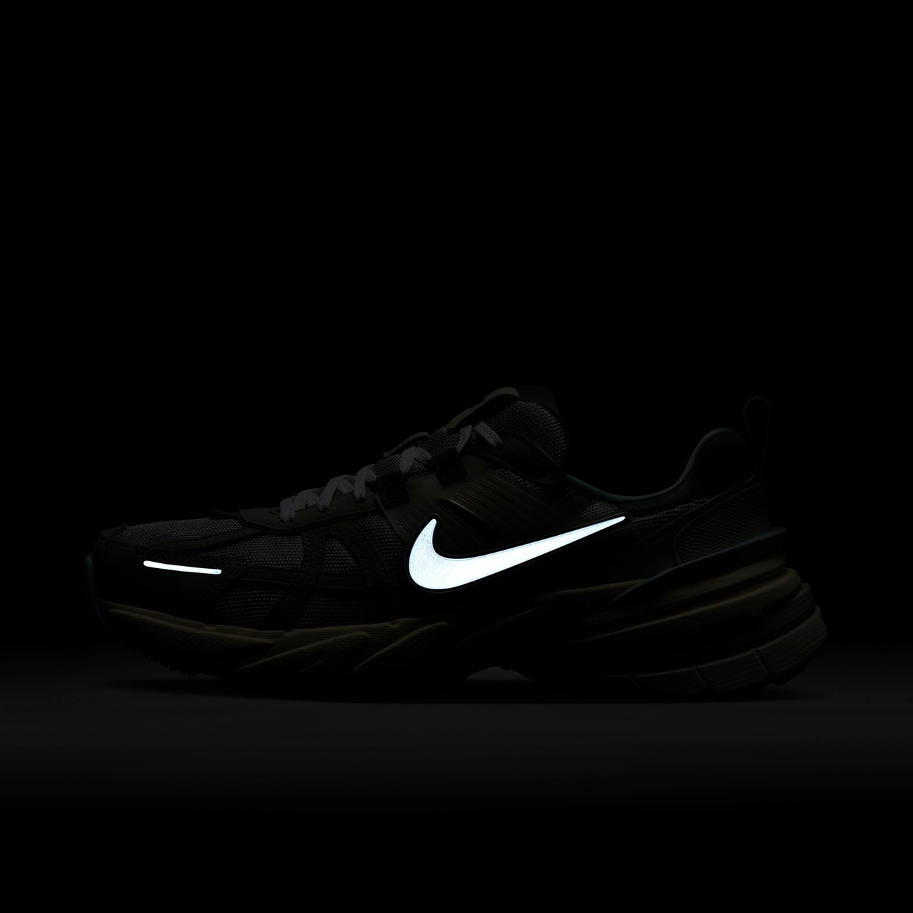 NIKE/ ナイキ】V2K run(Black)（スニーカー）｜AP STUDIO