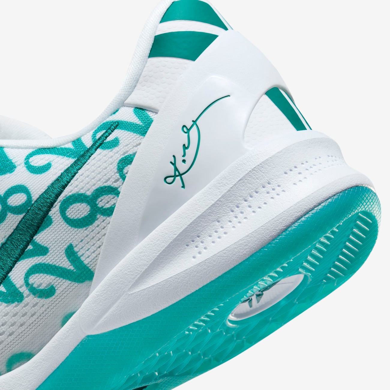 コービー８ NIKE公式】コービー 8 プロトロ 'Black and University Gold